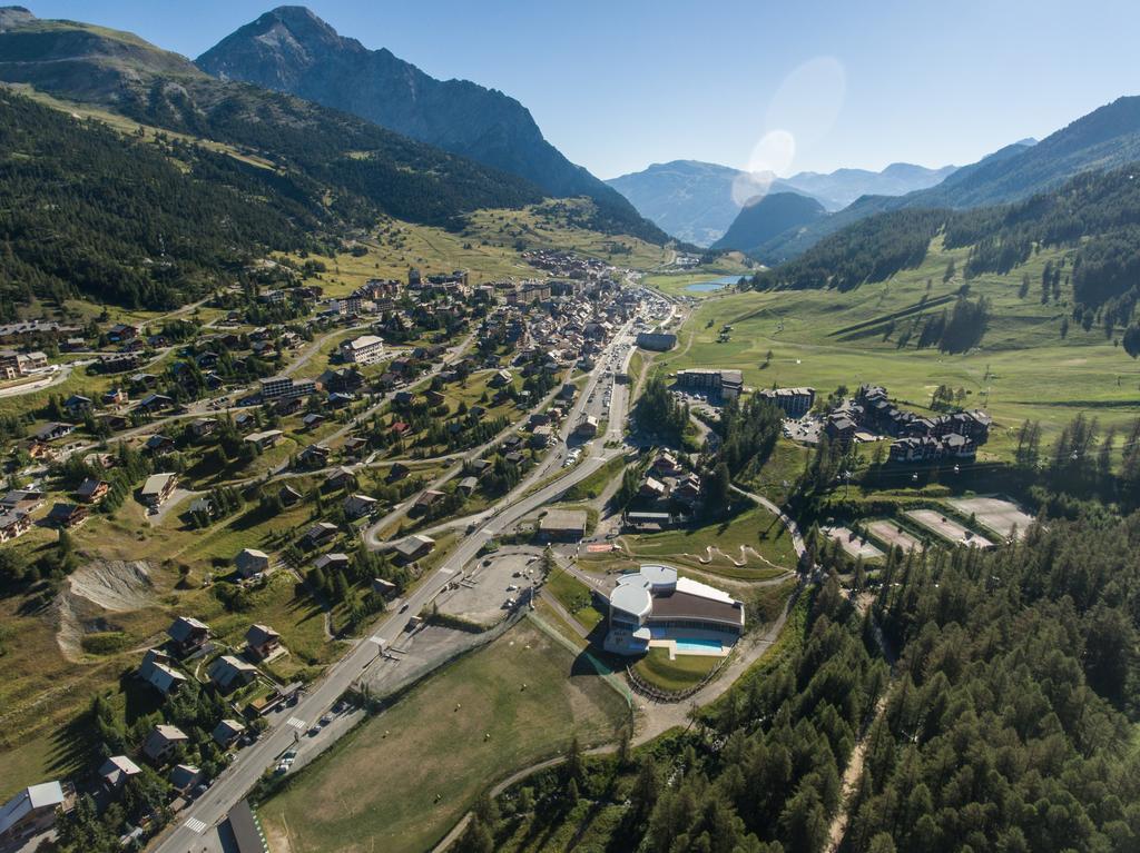 Отель Chalet Saint Bernard Монженевр Экстерьер фото