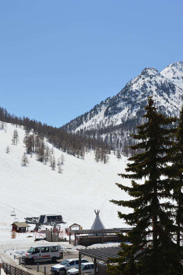 Отель Chalet Saint Bernard Монженевр Экстерьер фото